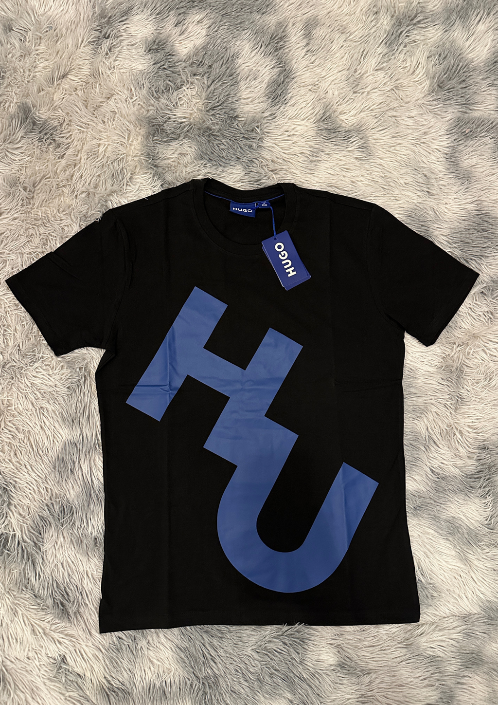 TSHIRT LETRAS AZULES-HUGO