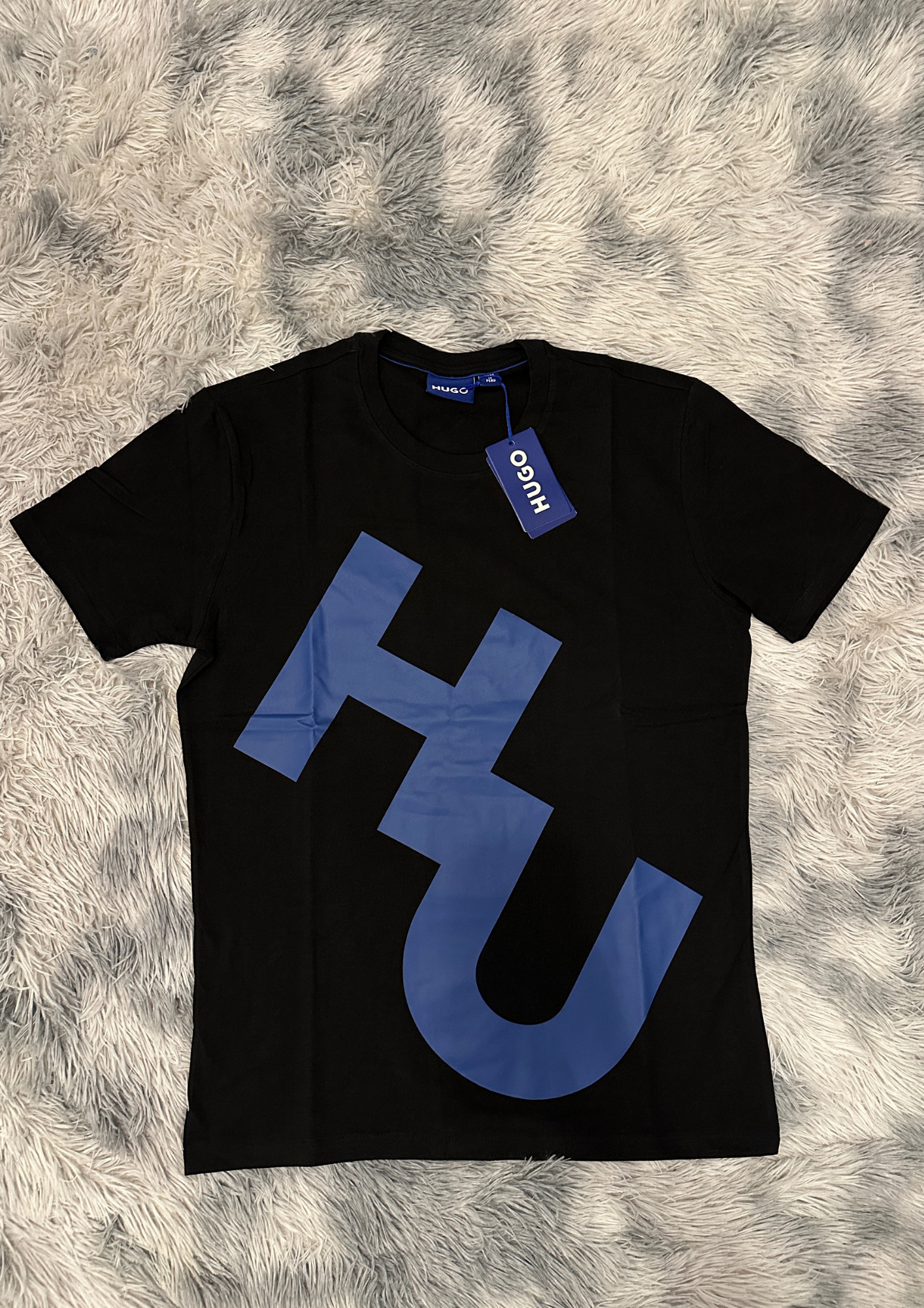 TSHIRT LETRAS AZULES-HUGO