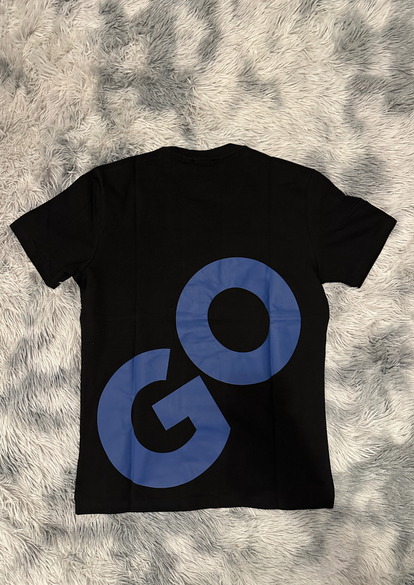 TSHIRT LETRAS AZULES-HUGO