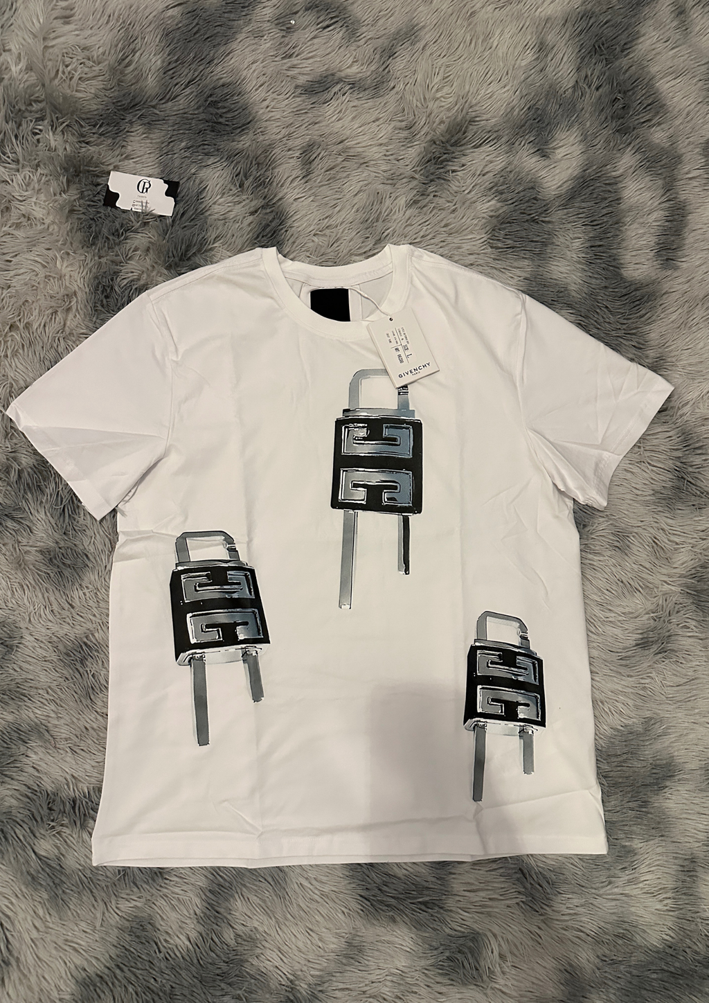GIVENCHY