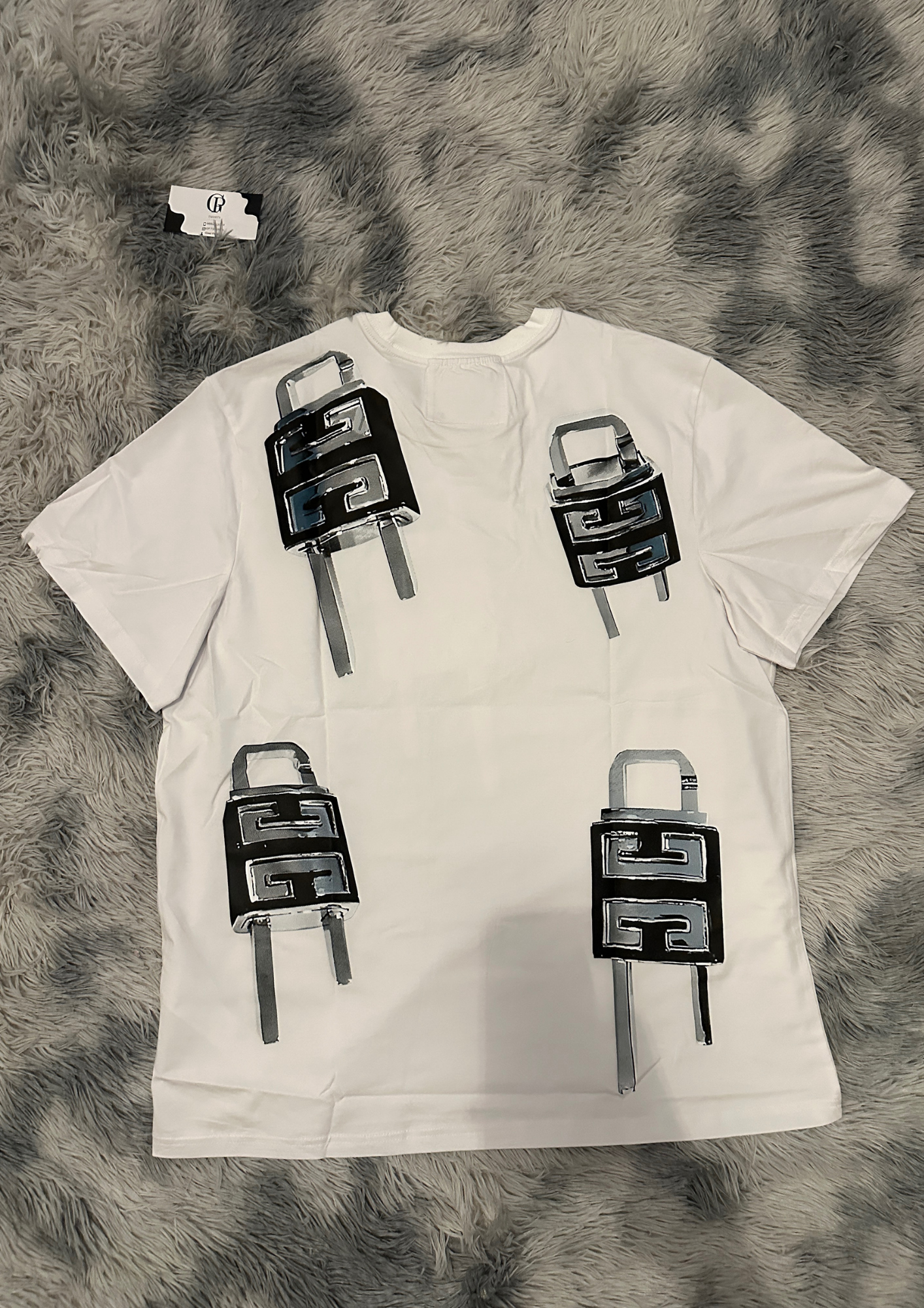 GIVENCHY